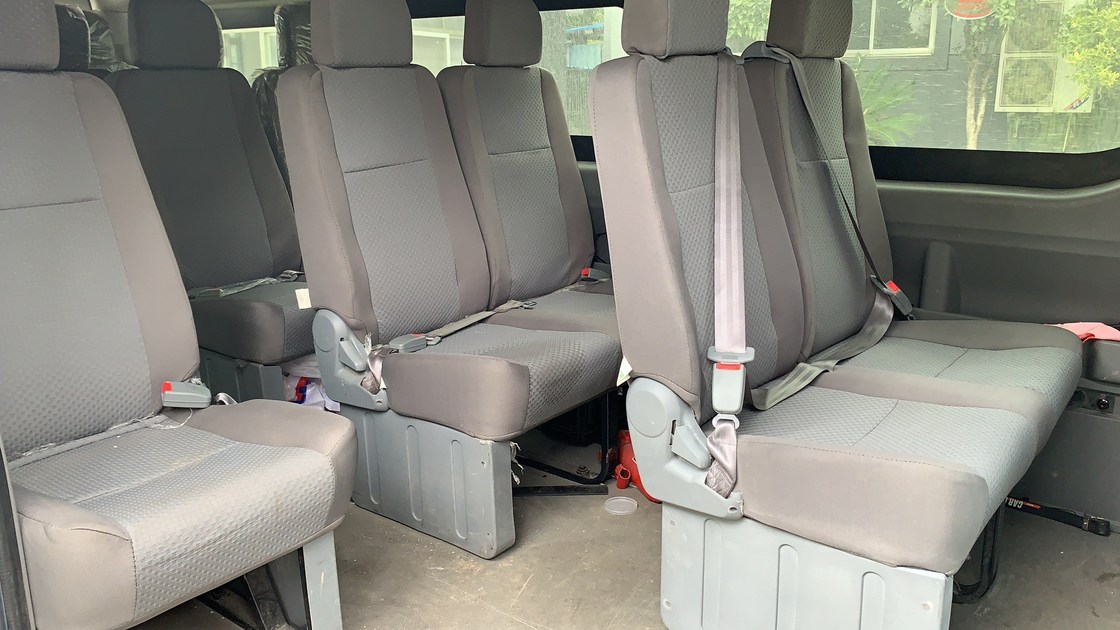 2+1 Aménagement sièges d'autobus Hiace Durbale haute résistance à l'usure pour le corps étroit