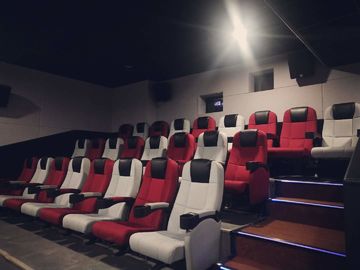 Disposition des meubles 2+1 de pièce de médias de similicuir pour la conférence d'amphithéâtre